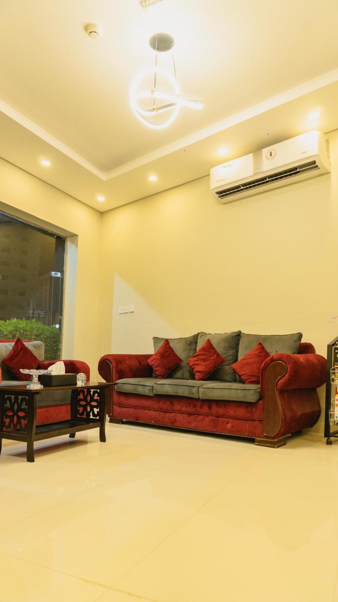 Pan Emirates Hotel Apartments ชาร์จาห์ ภายนอก รูปภาพ